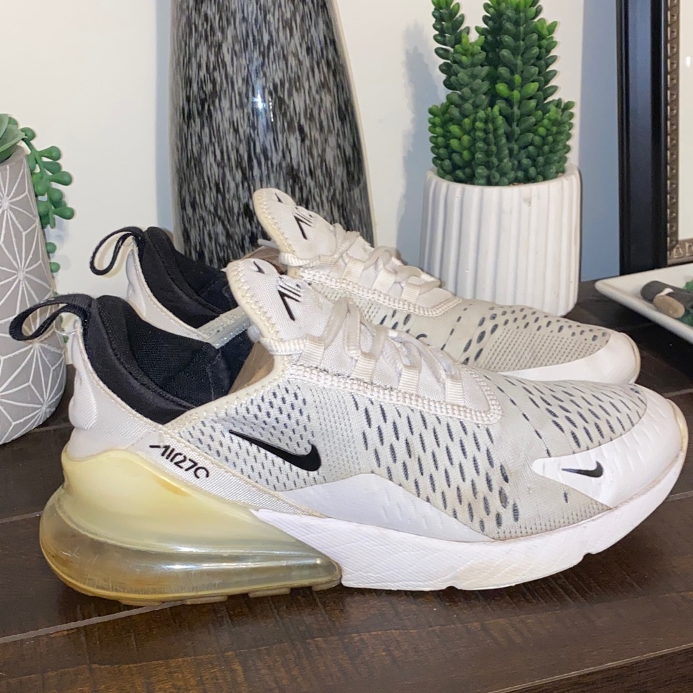 3/$60 Nike Air Max 270 White & Black Sneakers Size 9